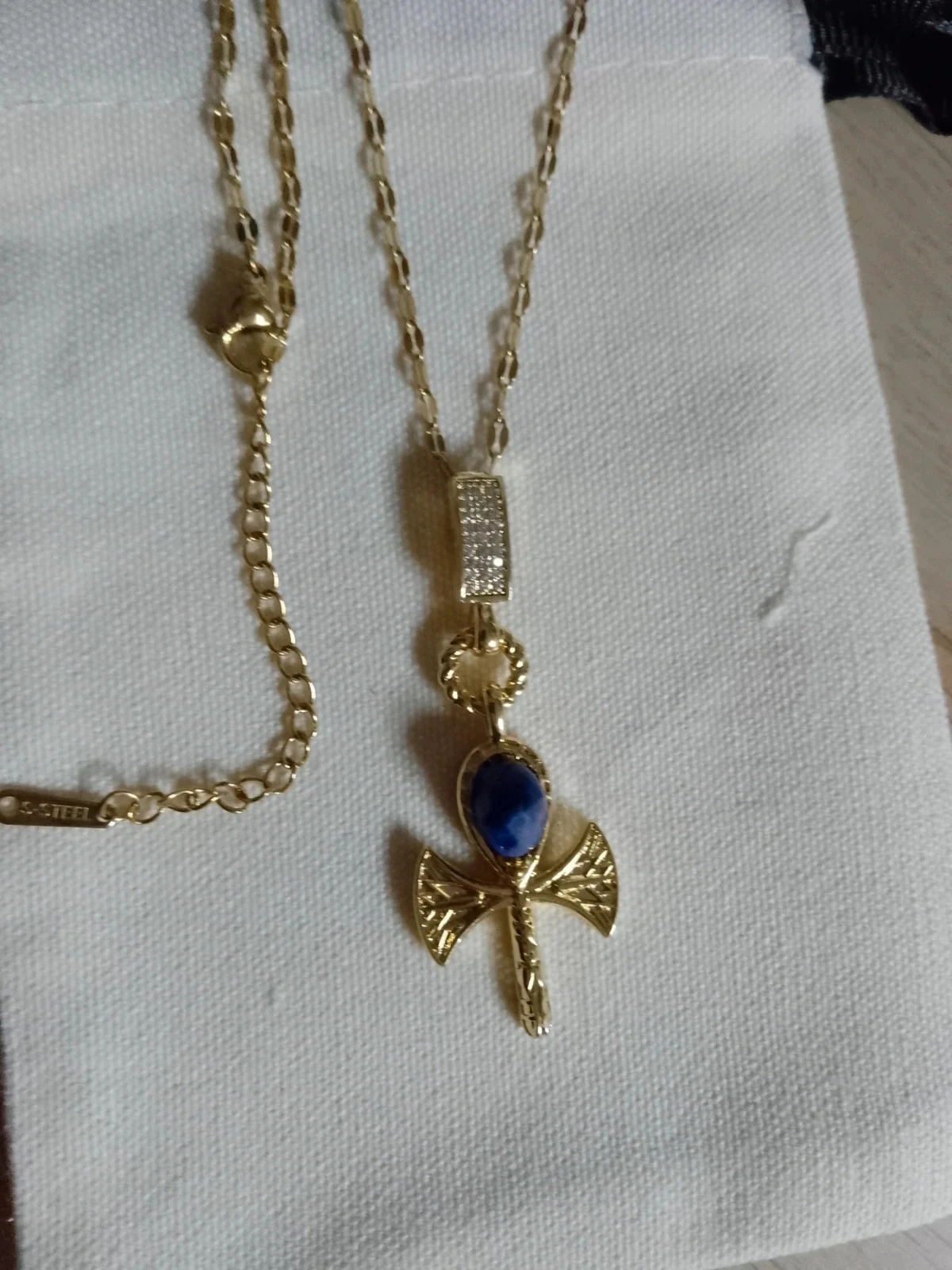 Gouden Egyptische ankh-kruiscollier met lapis lazuli-steen – photo 3
